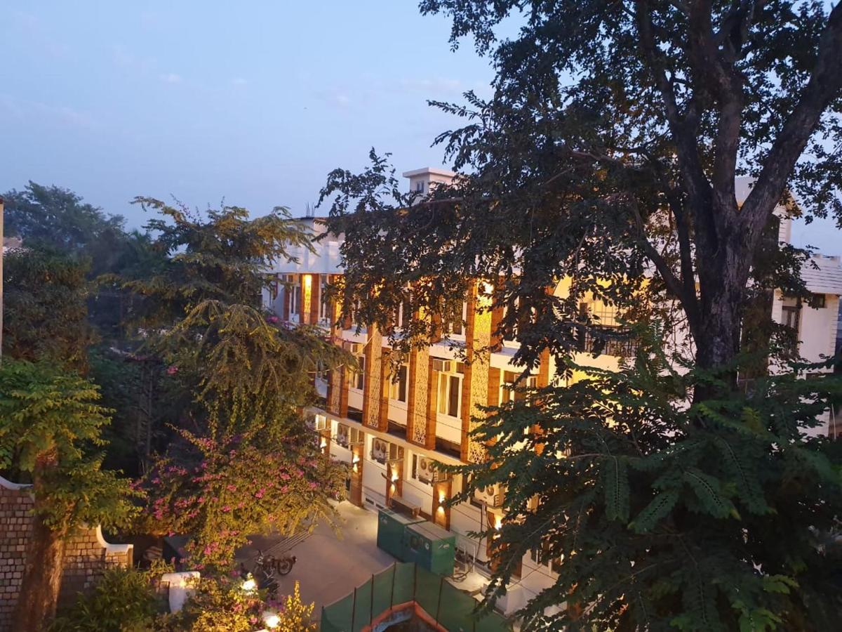 Hotel Corbett Kingdom Rāmnagar Exteriör bild